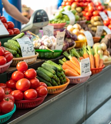 different_fresh_vegetables_baskets_counter