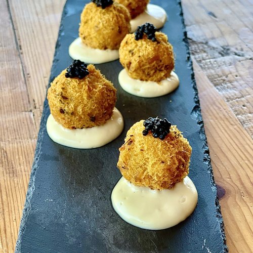 Bolinhas de Bacalhau com Creme de Queijo de Cabra