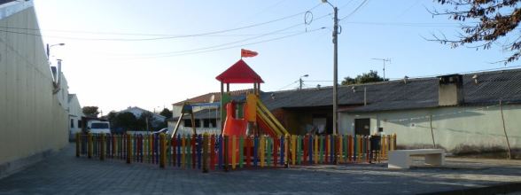 NOVO PARQUE INFANTIL E ZONA DE ESTAR EM ESGUEIRA