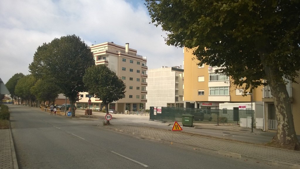 EMPREITADA NA RUA LUÍS DE CAMÕES
