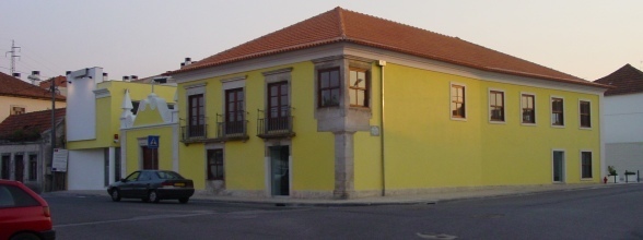 PAVIMENTAÇÃO DE ROTUNDA EM ESGUEIRA