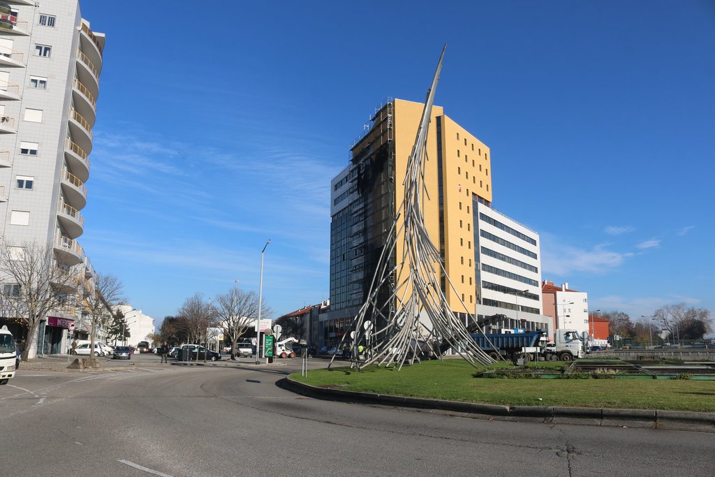 CENTRO COMERCIAL GLICÍNIAS E ZONA URBANA