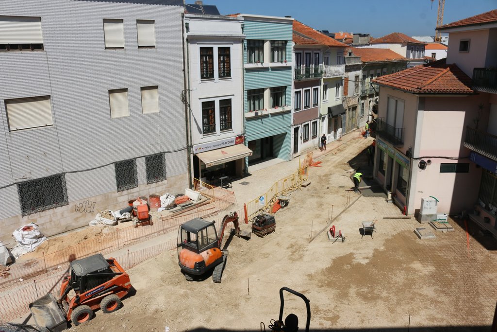 REABILITAÇÃO DA RUA DO GRAVITO E DA  RUA DO CARMO ENTRA NA SEGUNDA FASE