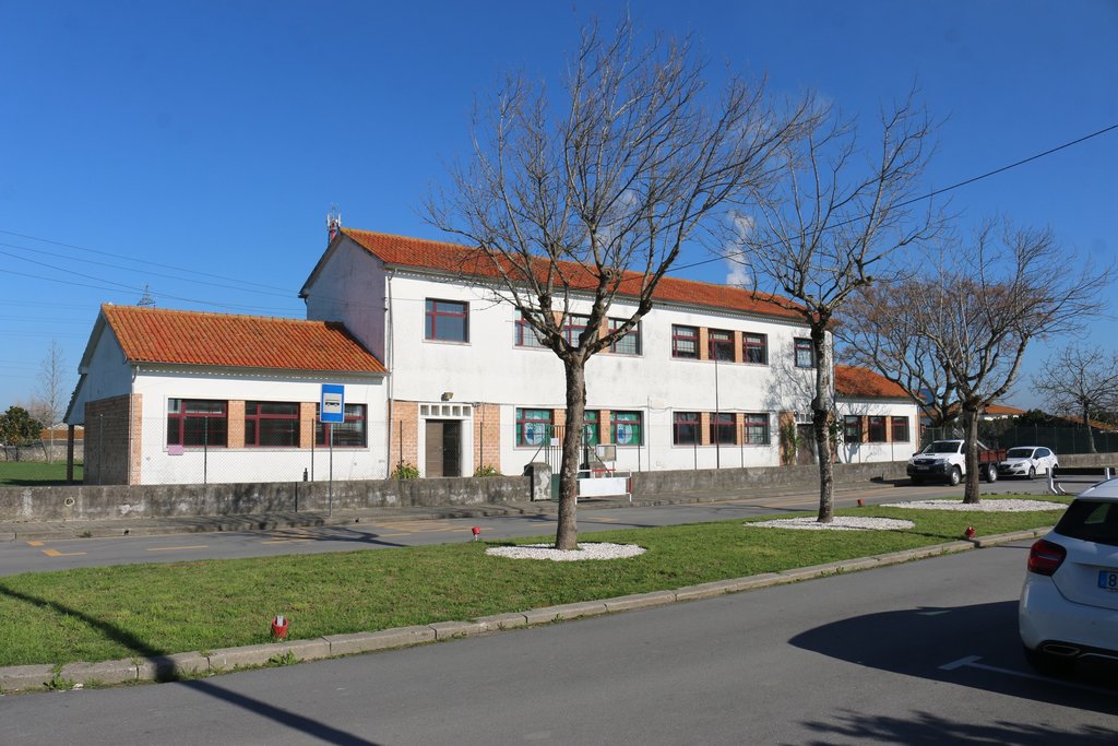 REQUALIFICAÇÃO DA ESCOLA DA QUINTÃ DO LOUREIRO