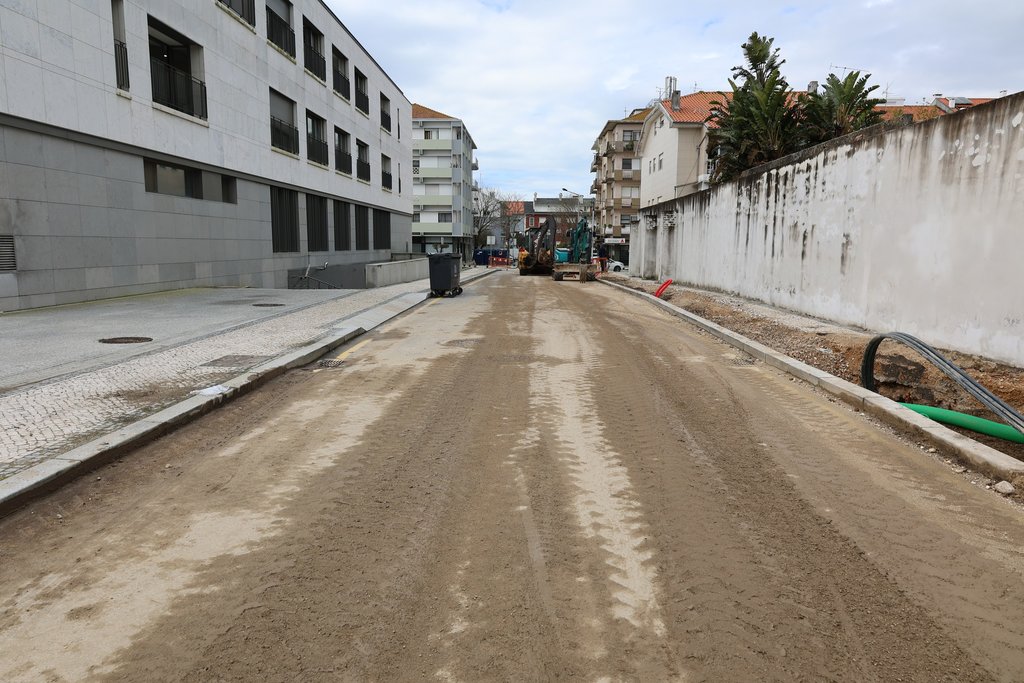 CONSTRUÇÃO DE NOVA RUA OBRIGA A CORTE DE TRÂNSITO NA RUA DE SÃO SEBASTIÃO