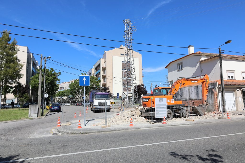 MELHORIA DAS ACESSIBILIDADES AO CENTRO COMERCIAL GLICÍNIAS