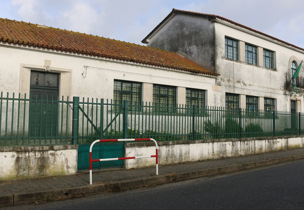 AQUISIÇÃO DE TERRENO PARA AUMENTO DA ÁREA DE RECREIO DA ESCOLA BÁSICA DA PÓVOA DO PAÇO