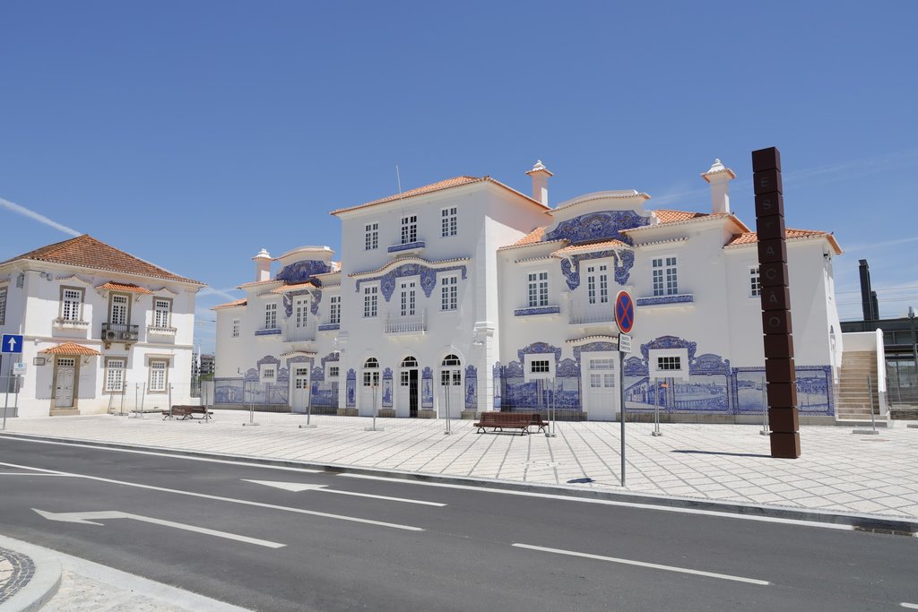 ANTIGA ESTAÇÃO DE COMBOIOS COM EXPOSIÇÃO DEDICADA À OBRA DA AVENIDA DR. LOURENÇO PEIXINHO