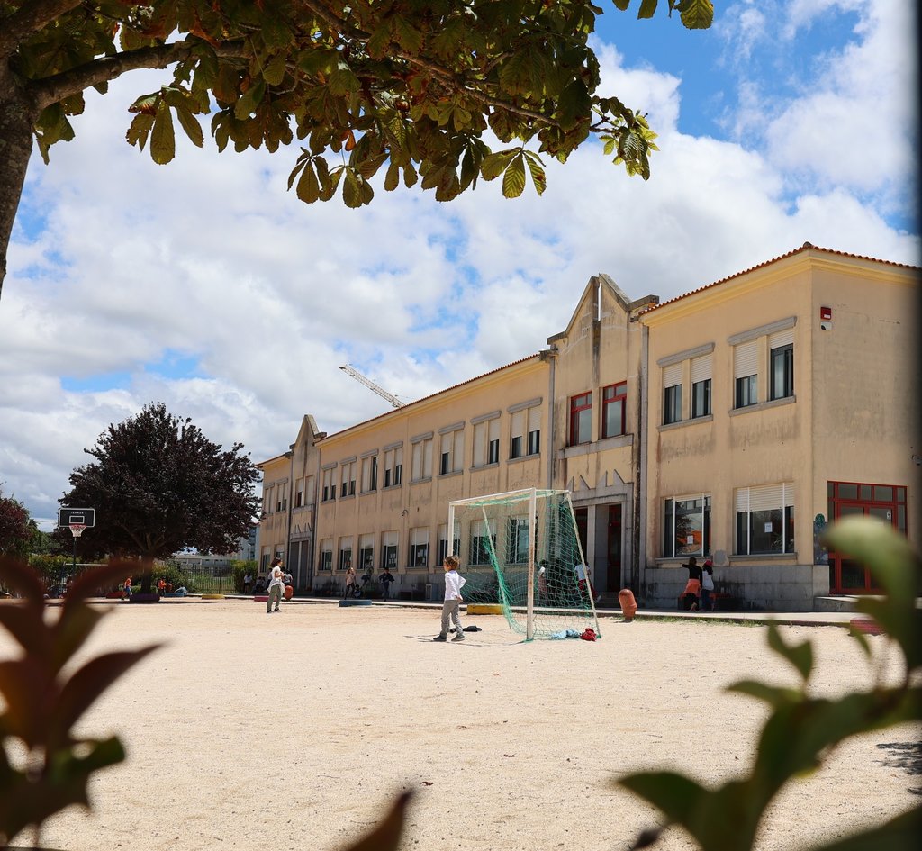 Alteração das fontes de financiamento da obra requalificação e ampliação da Escola Básica das Bar...