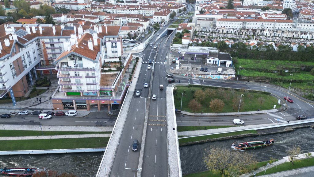 “Ponte de Pau” reaberta à circulação