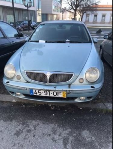 carro_abandonado_rua_manuel_firmino