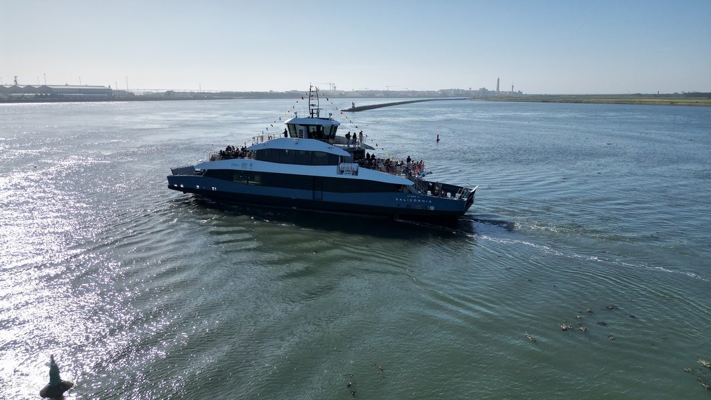 Novo Ferryboat 100% Elétrico “Salicórnia” já navega
