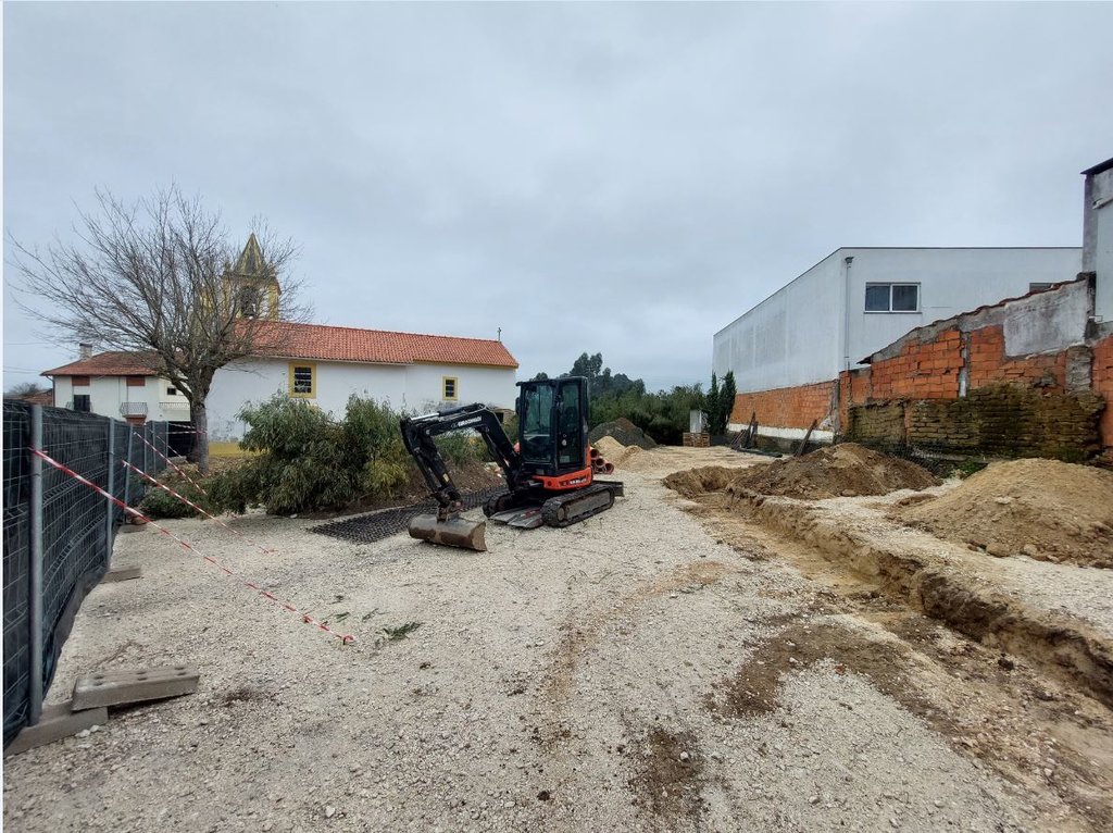 Obra de ampliação do adro da igreja de Santo Amaro, em Vilar, já começou