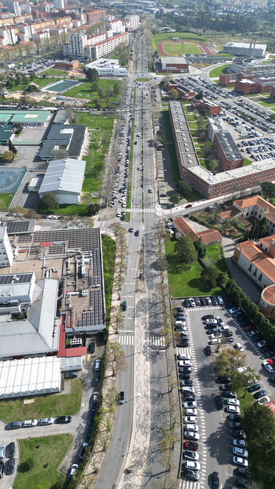 Início da obra de drenagem da Avenida da Universidade