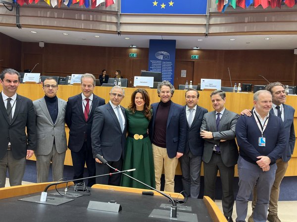 delegacao_portuguesa_com_a_novaresidente_do_cor