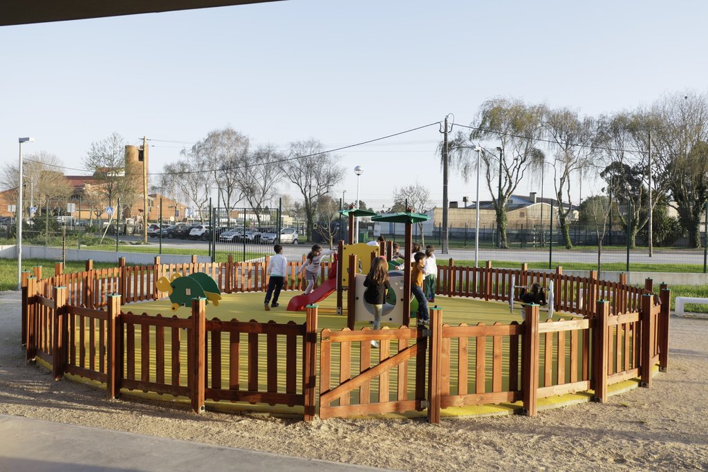 Protocolo de colaboração com os Agrupamentos de Escolas para Apoio Socioeducativo aos Alunos do 1...