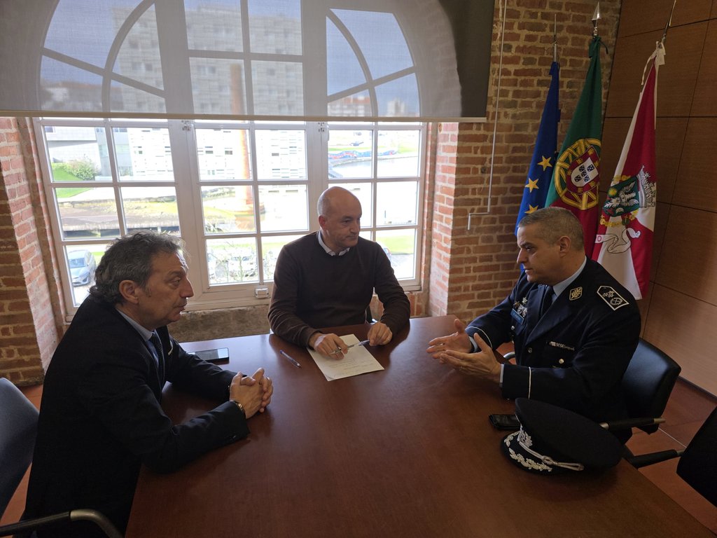 Reunião entre CMA e PSP reforça proximidade e cooperação na segurança do concelho 
