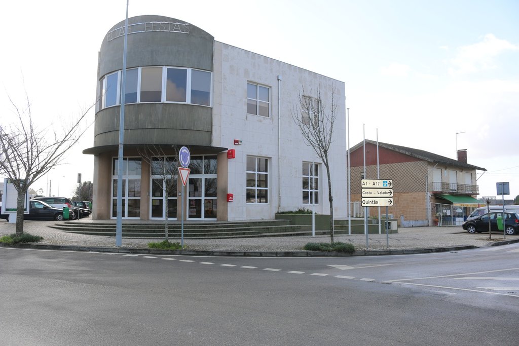 Sentido único na Rua do Chão de Baixo e Rua do Nordeste, freguesia de Oliveirinha