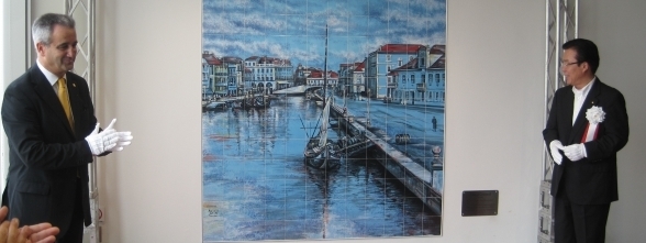 PAINEL DE AZULEJOS DE AVEIRO INAUGURADO EM OITA