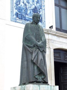 ESTÁTUA DE D. JOÃO EVANGELISTA DE LIMA VIDAL