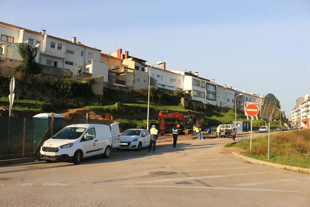 Estabilização dos Taludes e Estruturas de Suporte na Rua Padre Arménio da Costa