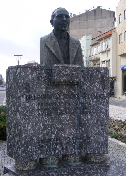 BUSTO DR. LOURENÇO PEIXINHO