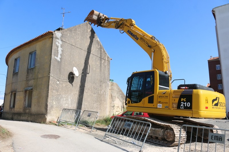 Qualificação dos arruamentos Rua do Carramona e Rua Ilha do Canastro